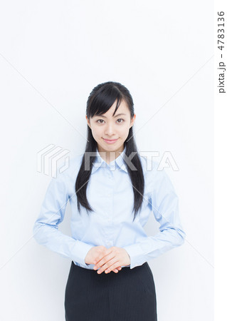 挨拶する女性 4783136