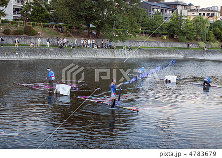鴨川の友禅流し 4783679