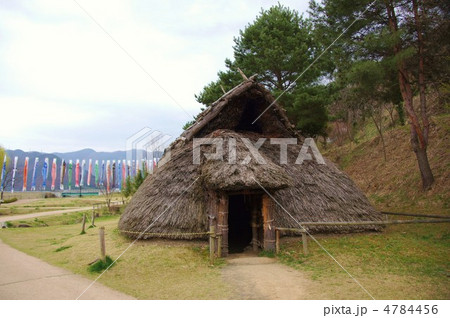 科野の里歴史公園（竪穴住居） 4784456