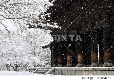 南禅寺、雪の三門 4785071