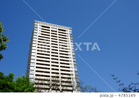 高層マンションと青空 4785169