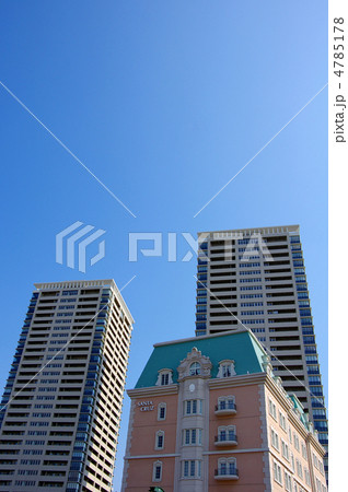 高層マンションと青空 4785178