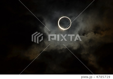雲間の金環日食（埼玉7:34） 4785719