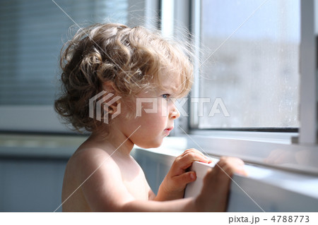 Child looking into window 4788773