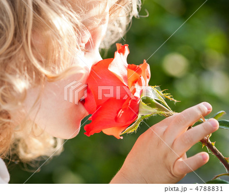 Beautiful child with flower 4788831