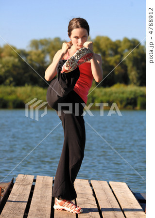 Kick boxing woman 4788912