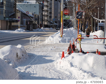 積雪した歩道 積雪した歩道 4789065