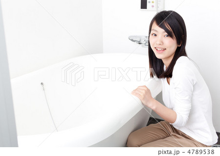 女性　バスルーム 4789538