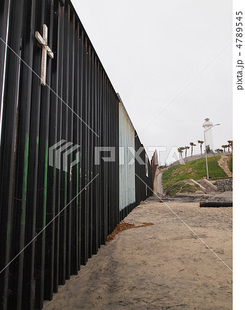 メキシコ・アメリカ国境の海岸（メキシコ側） 4789545