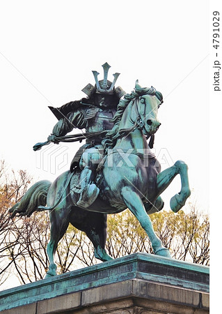 皇居の楠木正成像 4791029