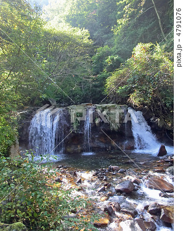 蓼科高原の横谷渓谷(霧降の滝) 蓼科高原の横谷渓谷(霧降の滝) 4791076