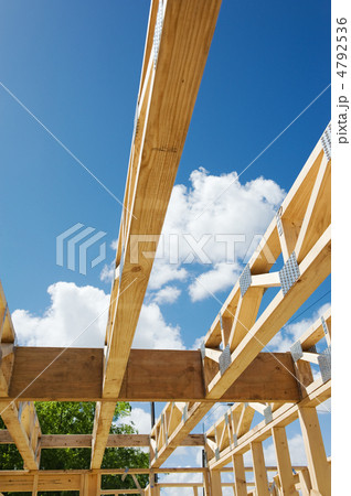 New home construction framing 4792536