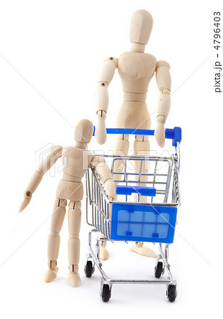 Wooden dolls family go to the supermarket with metal shopping ca Wooden dolls family go to the supermarket with metal shopping ca 4796403