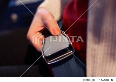 Female hand with a lock of the seat belt, focus on the thumb, sh 4800016