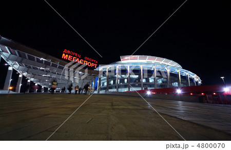 MOSCOW - MARCH 28: Palace of Sports Megasport, people at night o MOSCOW - MARCH 28: Palace of Sports Megasport, people at night o 4800070