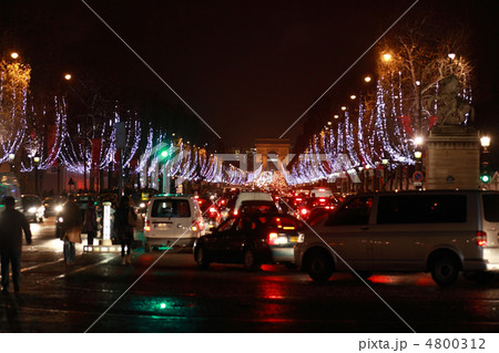 Paris at night. View of the Triumphal Arc on the square of Charl 4800312