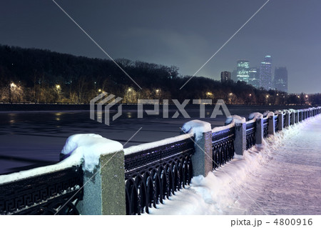 Quay of Moskva river and view of Moscow City complex at night i Quay of Moskva river and view of Moscow City complex at night i 4800916