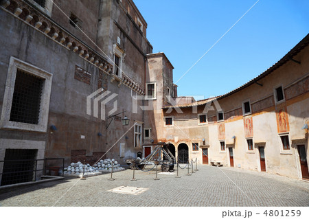 Catapult and cannon balls at area inside Sant' Angelo Castel at 4801259