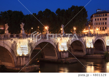 Sant' Angelo Bridge at night, beautiful old sculptures and lante 4801329