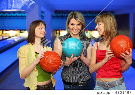 Three girlfriends hold balls for bowling and look on each other, Three girlfriends hold balls for bowling and look on each other, 4801497