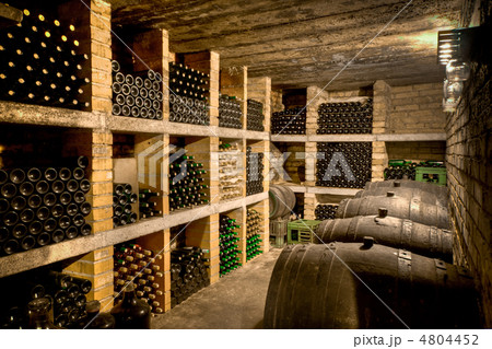 wine cellar 4804452