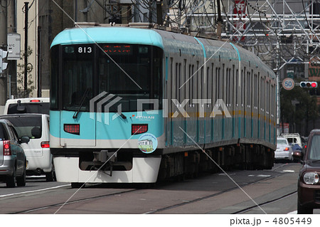 路面電車のように国道161号線上の併用軌道を走る京阪電車 4805449