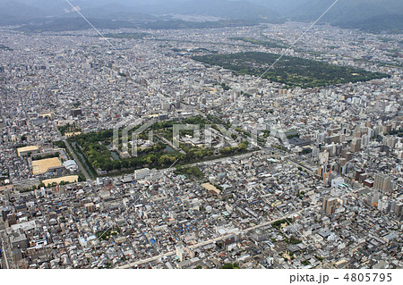 京都全景を空撮 二条城と京都御所をのぞむの写真素材 [4805795] - PIXTA