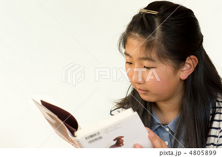 読書をする少女 読書をする少女 4805899