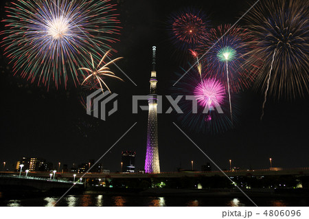 スカイツリーと花火 4806096