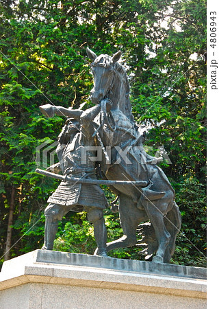 愛馬･三日月を背負う「畠山重忠」の像（畠山重忠公史跡公園／埼玉県深谷市） 4806943