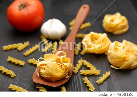 フェットチーネ 4808136