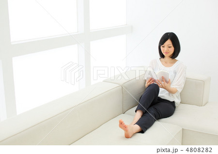 読書をする女の子 読書をする女の子 4808282