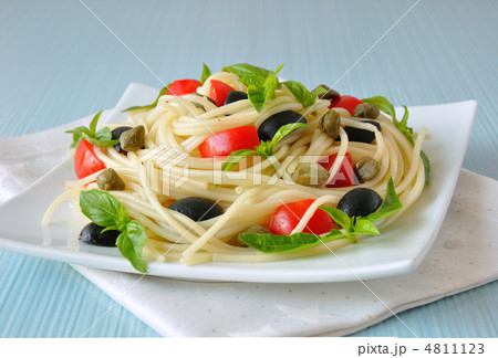 Spaghetti with tomato, capers and basil with olives Spaghetti with tomato, capers and basil with olives 4811123