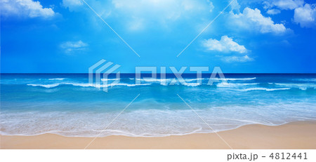 Summertime at the beach background 4812441