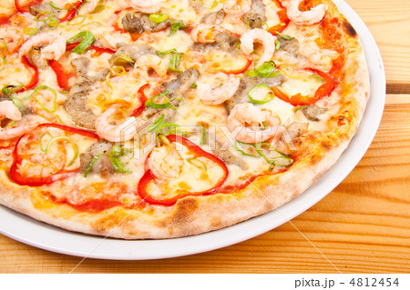 pizza with shrimps 4812454