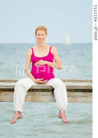 pregnant woman on beach 4813751