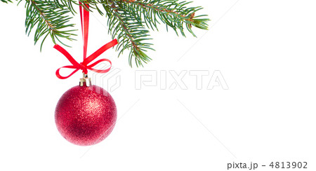 red christmas ball hanging from tree 4813902