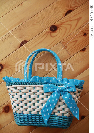 りぼんがついているカゴバッグ　夏小物 4815540