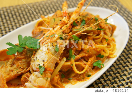 リングイネ　スカンピとアーティチョーク、ズッキーニのトマトクリームソース 4816114