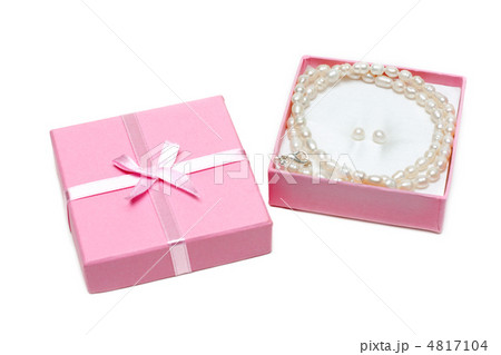 Gift box with necklace from pearl 4817104