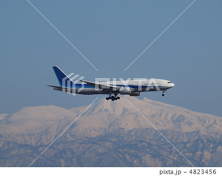 雪山をバックに 4823456