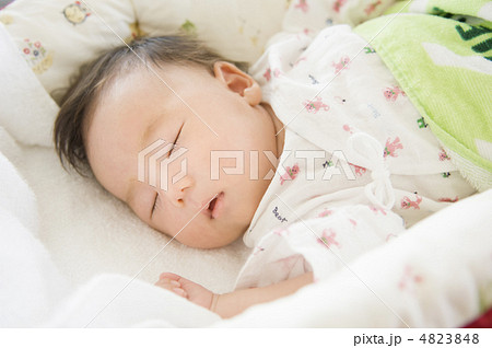 眠る赤ちゃん 4823848