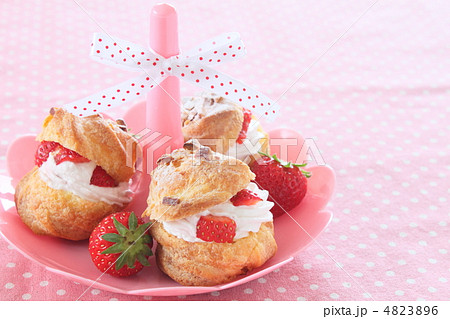 シュークリーム　苺　スイーツ 4823896
