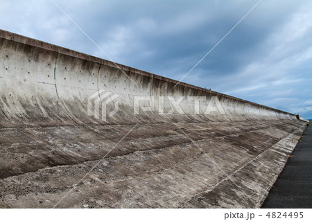 堤防と空 堤防と空 4824495