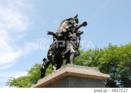 愛馬･三日月を背負う「畠山重忠」の像（畠山重忠公史跡公園／埼玉県深谷市） 4827217