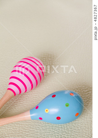 ガラガラのおもちゃ 4827367