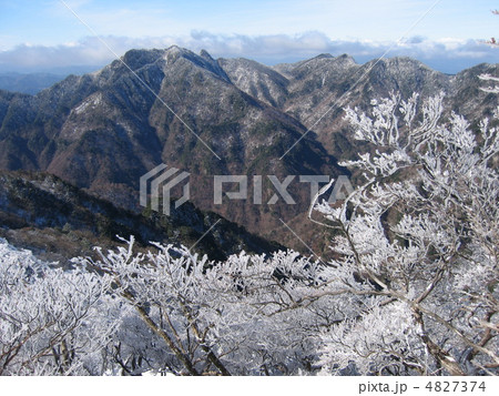 冬の大峯山 大普賢岳からの山上ヶ岳と稲村ヶ岳 冬の大峯山 大普賢岳からの山上ヶ岳と稲村ヶ岳 4827374
