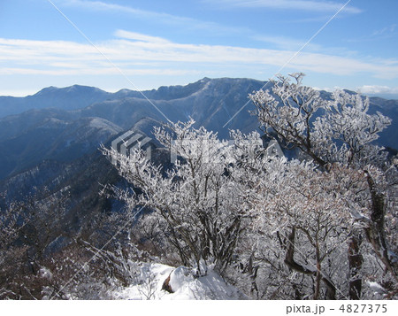 冬の大峯山 大普賢岳からの八経ヶ岳 冬の大峯山 大普賢岳からの八経ヶ岳 4827375