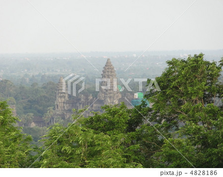 カンボジア　プノンバケンの丘 4828186