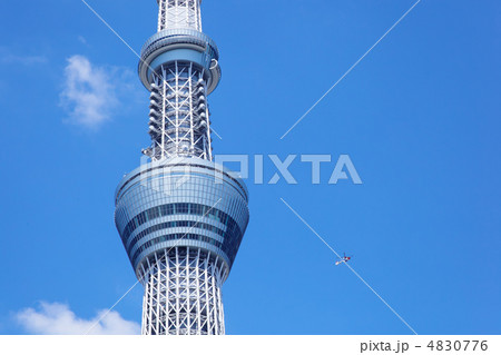 青空と東京スカイツリーとヘリコプター 青空と東京スカイツリーとヘリコプター 4830776